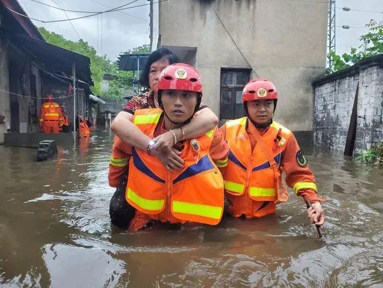 江西暴雨过后，生机勃勃重建景象